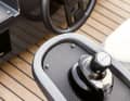 The joystick controls the propellers and bow and stern thrusters electrohydraulically