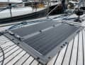 Several fastening eyelets extend the range of applications. In addition to the railing, they can be attached to all conceivable places on deck.