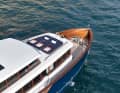 More peace and quiet: it is certainly a little less turbulent in the harbour on the upper foredeck or in the bow.