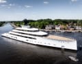 Die 100 Meter lange Gigayacht Project 824 verfügt über fünf Decks, viel freie Decksfläche auf dem Bug und im Heck und eine elegante Silhouette.
