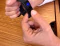Mit den Galvanic Puls genannten Armbändern lässt sich die Crew überwachen.