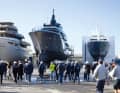 Besuchertour: Die Gäste beim Rundgang auf dem Außengelände der Werft. | PR / Azimut Benetti Group