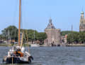 Voraus Enkhuizen mit dem Turm Dromedaris.