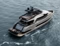 Azure 80: Mit großer Fly und optionalem Jacuzzi.