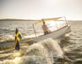 With a 20 hp Mercury petrol engine, the 1.95 metre narrow Hwila 25 runs at up to 13 knots.