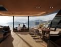 Zu den Highlights der Ultima 88 zählen eine Achtercockpit-Lounge mit herunterklappbaren Schanzkleidern und ein großzügiger Entertainmentbereich auf der Flybridge. Foto: Sunreef