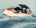 Nuva M9 Open (Länge: 9,20 m, Breite: 2,99 m, Gewicht: 3.200 kg, Motor: 300 PS, CE-Kategorie: B)