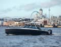 XO Discover 9 T-Top (Länge: 8,57 m, Breite: 2,57 m, Gewicht: 2.259 kg, Motor: 450 PS, CE-Kategorie: C) | )