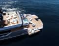 The stern forms the emotional centrepiece of the NEXO. Van der Valk is planning a two-storey beach club here, which emphasises direct contact with the water. On the upper level, there is a centrally located hot tub. Side terraces fold outwards, increasing the available space overlooking the sea.