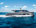 ...Raised and slightly tilted backwards, it guarantees dry and safe travelling at up to 27 knots