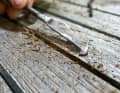 We use a self-sanded hook to remove the wood residue sticking to the bottom of the joint. This is pulled through the joints and tears off the wood in coarse chips