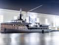 "Wingman" : le ravitailleur de 75 mètres de long part de Damen Yachts à Flessingue pour des essais en mer. Des hélicoptères avec des diamètres de rotor allant jusqu'à 14 mètres atterrissent à l'arrière.