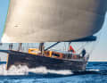 Sublime: The carbon hull, bulwark and deckhouse tower upwards. Dykstra's cutter crack nevertheless harmonises and runs at over 20 knots. The bronze metallic is a BMW colour
