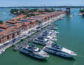 Die Ferretti-Flotte im Arsenale Venezia