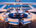 Ahead on the Sundeck: the round table seats eight guests. A bar and a teppanyaki platter add to the hospitality. | t.