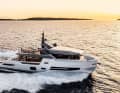 Arcadia kommt dieses Jahr mit dem 22 Knoten schnellen Pocket-Explorer Ar an den Rhein. Der bullige Verdränger kombiniert futuristisches Design mit großem Volumen. (6/A42)