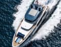 Diet, no thanks: slim stem, wide main deck and stern. Germán Frers designed a voluminous three-decker.