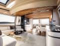 Clever solution: the dining area can be separated from the lounge by a sliding door. The ceiling and floor also create a visual separation.