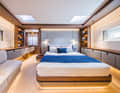The interior does not conceal the shape of the hull, but integrates it into the design.