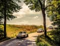 Idylle: Die erste gemeinsame Fahrt der vier Heigo-Porsche beginnt im niederbayerischen Straubing, dem sogenannten Tor zum Bayerischen Wald.