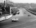 Von Frankenberg und von Karajan: Der Porsche 550 Spyder aus der Loh Collection 1957 in Le Mans mit der Nummer 33. Am Steuer: Hans Herrmann und Richard von Frankenberg.