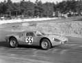 Hup, hup, Holland! In Le Mans 1964 belegten Ben Pon und Henk van Zalinge vom Racing Team Holland einen hervorragenden 8. Platz in der Gesamtwertung, wunderbar zeittypisch festgehalten in Schwarz-Weiß...
