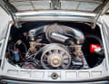 911 S, Baujahr 1967 Den Wagen mit von 2,0 auf 2,3 Liter vergrößertem Hubraum besaß Walker seit 2009. Er lackierte die Motorhaube neu, ließ die Nummer 67 auftragen und baute Vintage-Schalensitze ein. Bei der Auktion wurde er für 308.000 US-Dollar versteigert – teurer war kein Modell