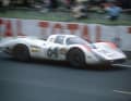 Hans Herrmann und Gérard Larrousse auf einem 908 LH Coupé in Le Mans 1969.