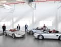 Die Menschen (v.l.) hinter dem Boxster: Stefan Stark entwarf das Interieur-Design der Detroit-Studie (links), Grant Larson kreierte das Exterieur-Design der Studie und des 986 (ganz rechts), Hans-Jürgen Wöhler entwickelte als Baureihenleiter die Nachfolger 987 und 981 zu einer Produktfamilie weiter, Harm Lagaaij zeichnete als kreativer Designchef für die Studie, den 986 und den 987 verantwortlich, Horst Marchart hatte als Vorstand für Forschung und Entwicklung die entscheidende Konzeptidee für den 986 und den 996.