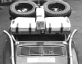 Im Inneren waren alle drei Autos mit einer Überlebensausrüstung ausgestattet, zu der eine Metallsäge, eine Axt und eine Handwinde gehörten.