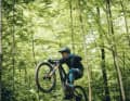 Track & Trail mit Porsche & Propain: Merlin Assfalg mag es schnell, egal ob auf zwei oder vier Rädern.