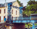 Die Plauer Hubbrücke entließ schon vor über 100 Jahren die Boote aus dem Plauer See in die Elde. Nach der Wende wurde sie aufwendig restauriert. Hinnerk Schönemann lebt bewusst in dieser Gegend – abseits vom Trubel der Großstadt.