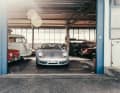 1993 wird in Detroit die Sportwagenstudie Boxster vorgestellt. Mit mehr als 350.000 verkauften Einheiten zählt der Roadster zu einem der meistverkauften Modelle seiner Art