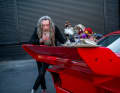 Modedesigner, Stilikone, Porsche-Freak: Magnus Walker genießt wegen seiner unkonventionellen Art in der Autoszene Kultstatus. Über die Jahre legte sich der Brite aus Los Angeles eine spektakuläre Porsche-Sammlung zu. Nun hat er einen Großteil versteigern lassen. Wir sprachen mit ihm.