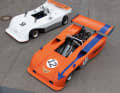 Die beiden KMW-Porsche- Werkswagen:  Mit dem SP 20 (im Hintergrund) demonstrierte Hans Müller-Perschl in der Saison 1972 persönlich das Potenzial seiner Sportprototypen. Das Cockpit des SP 31 teilte er sich 1974 und 1975 mit Eberhard Braun.