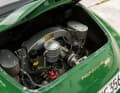 Der 1,6-Liter-Vierzylinder-Boxer im 356-Heck leistet 90 PS bei 5.500/min. Er hat leichtes Spiel mit dem rund 950 Kilo schweren Cabrio.