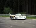 Eleganz und Draufgängertum. Im Training zum 1.000-Kilometer-Rennen auf dem Nürburgring 1983 bricht Stefan Bellof den Rundenrekord mit einem sensationellen Schnitt von über 200 km/h. Doch im Rennen kommt er spektakulär von der Strecke ab.