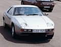 928 S – 1979 bis 1986. Der S räumte mit der Kritik auf, dass der 928 für einen Gran Turismo aus dem Hause Porsche doch zu wenig Leistung hätte. Durch einen um 190 cm³ auf  4.664 cm³ vergrößerten Hubraum und eine erhöhte Verdichtung stieg die Leistung auf 300 PS.