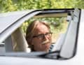 Frigge lacht:  »Es gehört eine große Leidensfähigkeit dazu, das Design des Fahrzeugs so zu lassen.« Kfz-Meister Thurau, der seine Fahrzeuge betreut, spricht sogar von einem »makabren Farbverständnis des Herstellers«.