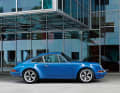 Blauwal. Auch wenn viele Kunden eine Optik im Stil des F-Modells wollen, betont Olsen, dass Porsche Son keine Kopien baut. An unserem Fotoauto sind Stoßfänger und Heckflügel Eigenkreationen der Norweger.