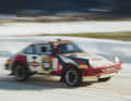 Optisches Highlight: der Rallye-Elfer von Kris Rosenberger. Rechts: Im Hintergrund des Hangars an der Strecke grüßen die Berggipfel rund um Zell am See | Fotos Maximilián Balázs