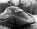 Wagen 38/41 nach einem Umbau? Die Frontscheiben sind ein Indiz. Doch das Nummernschild in der Vertiefung und die langen Winker sprechen dagegen. Dokumentierte Tatsache ist: So sah ein Wagen schon im Juli 1940 aus.