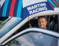Frank Schwarz aus Meißen infizierte sich erst vor ein paar Jahren mit dem Porsche-Virus. Er steht auf Martini Racing, daher hat er sich vor etwas über einem Jahr diesen 1986er 944 aufgebaut. Und kurz danach den 2004er Cayenne seiner Frau breiter und bunter gestaltet.