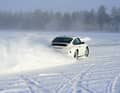 Bei Ice & Iron lernen die Teilnehmer die kongeniale Kombination aus Bodenhaftung und Driftkontrolle, Fahrzeugtechnik und Fahrfreude kennen.
