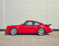 Einer von nur drei Prototypen: Der indischrote 964 Turbo 3.6 mit dem ursprünglichen Kennzeichen BB-PW 128 kam in Privathand und kehrte jetzt zur Aufarbeitung zu Porsche Classic zurück. Großer Bahnhof für einen der schönsten 911er aller Zeiten.