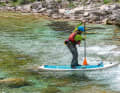 Der Bug des Boards wird dabei aus dem Kehrwasser heraus...