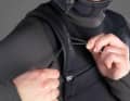 Der Einstiegsbereich ist über ein Zugband verschließbar