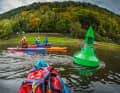 The fairway buoys hang askew in the current: the Elbe has a good flow speed, with normal paddling it goes downstream at a good seven kilometres per hour. You should not plan on travelling any further back.