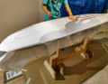 The fabric used consists of a single layer of 6 ounces per square inch S-glass on the underside, and one layer of 4-ounce and one layer of 6-ounce on the top. This is the slightly more robust version for longer surfboards. Short ‘shortboards’ are often laminated using a 4/4+4 configuration.