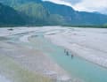 An Tag 6 geht ein Traum in Erfüllung: Paddeln auf dem italienischen Tagliamento. Herausforderung hierbei: im teilweise über 500 Meter breiten Flussbett den richtigen Arm mit genügend Wasser finden.